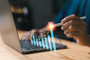 Boosting Efficiency In Sales Management With LYNXERP Solutions